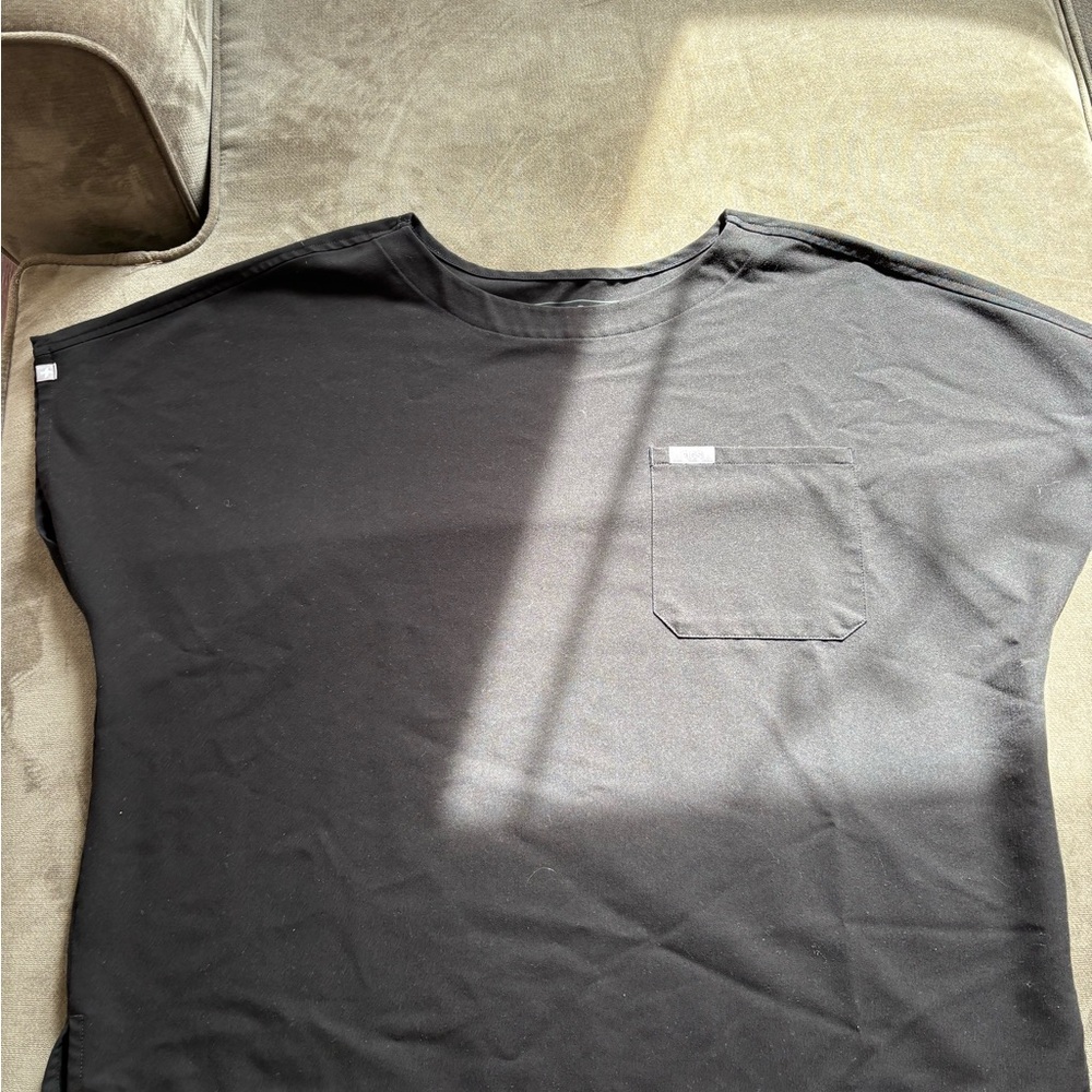 Figs Women’s black Scrub Top